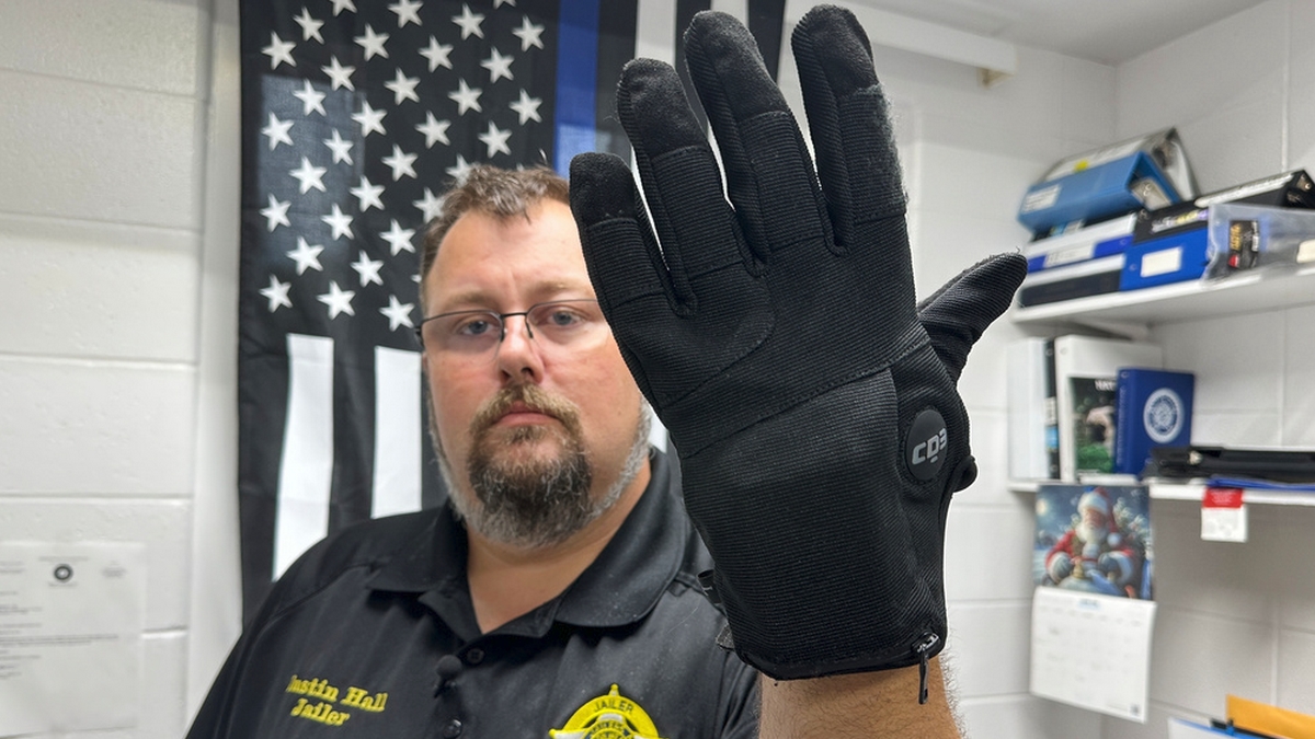 Guantes eléctricos contra migrantes