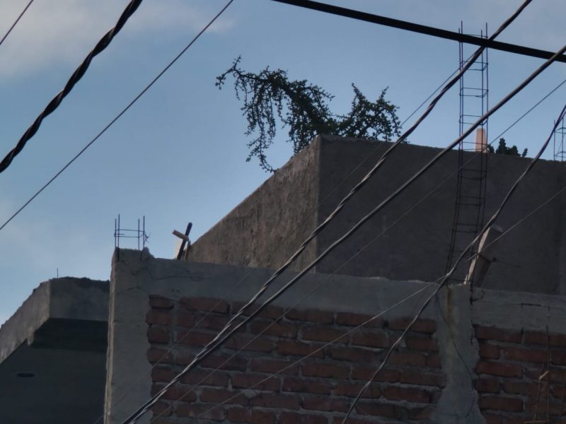 Sufre descarga eléctrica al limpiar tercer piso de una casa en la Deportiva II de León