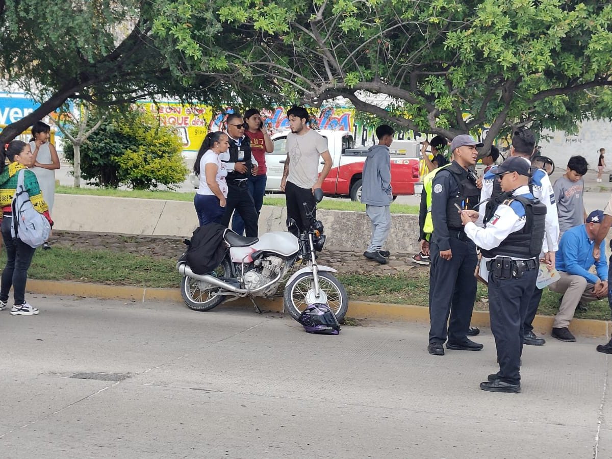 Atropella moto a niño de seis años en el bulevar Timoteo Lozano de León; se reporta grave