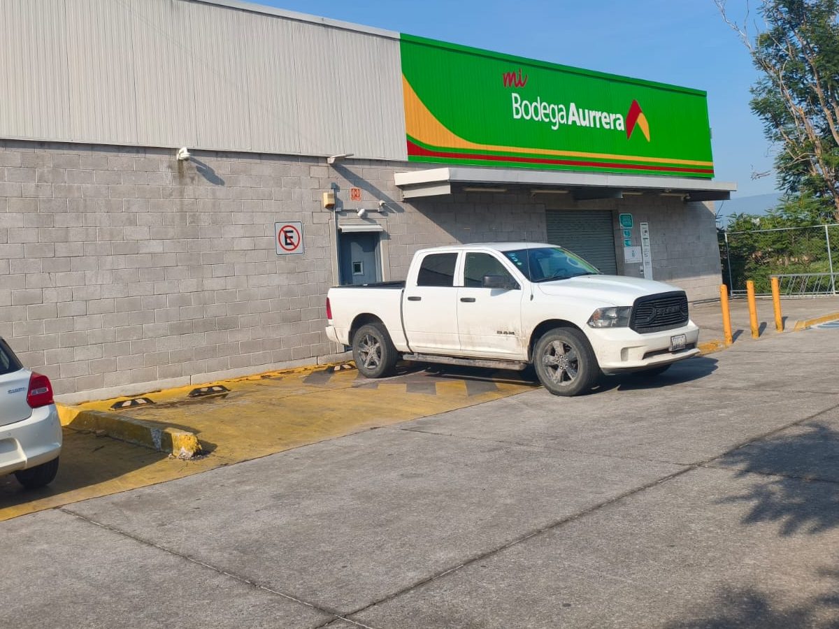 Hacen boquete y roban 80 mil pesos en Aurrerá de Rincón de Tamayo en Celaya