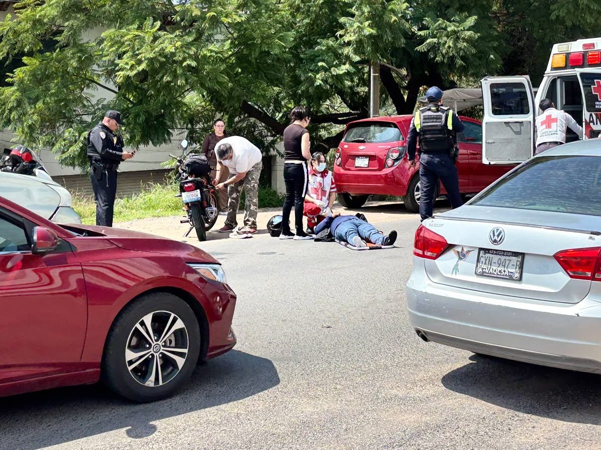 Embestida deja grave a joven motociclista rumbo a Las Teresas, en Guanajuato capital