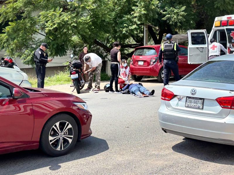 Embestida deja grave a joven motociclista rumbo a Las Teresas, en Guanajuato capital