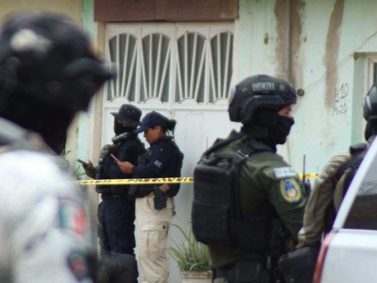 Denuncian cateo violento en anexo de Abasolo: Hincan y encañonan a jóvenes; no hallan nada