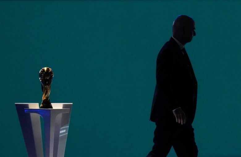 Gianni Infantino recibe apoyo interno en reunión ante crisis y sigue como presidente de FIFA - Foto: AP