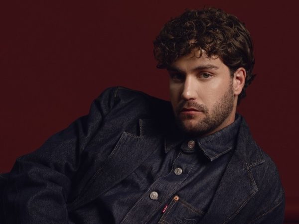 José Ángel González lleva su experiencia teatral a Netflix con ‘Mal de amores’ 