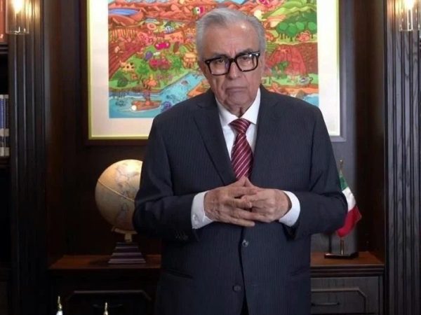 Se queda solo y se autoexilia: Rubén Rocha deja la gubernatura tras quedar sin respaldo de Morena