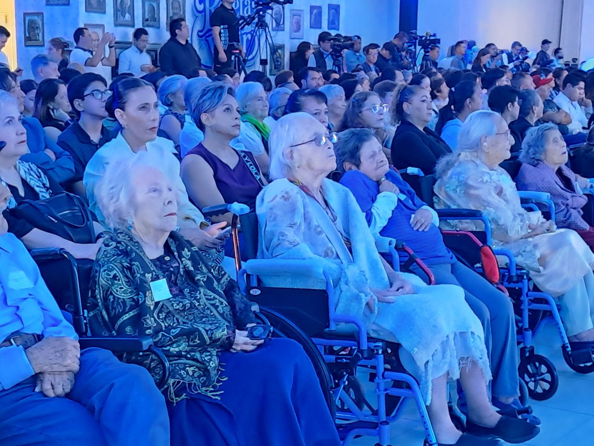 Reconoce DIF a personas centenarias: la historia de Isabel de 103 años