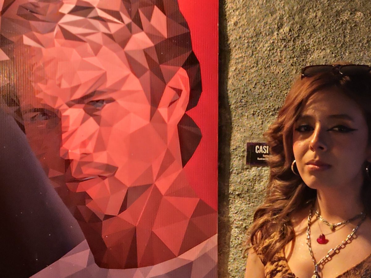Inaugura Sama Desiderio muestra de arte inspirada en el mundo automotriz