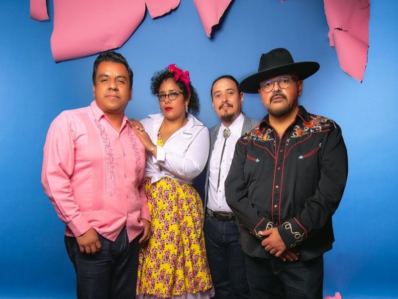 La Santa Cecilia vuelve a León con el corazón lleno de historias y un disco que celebra 19 años de música