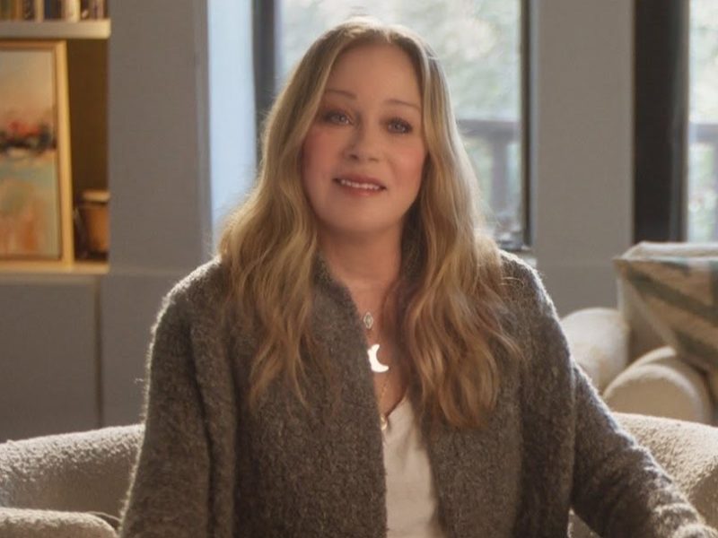 Christina Applegate sale del hospital tras cuatro meses internada