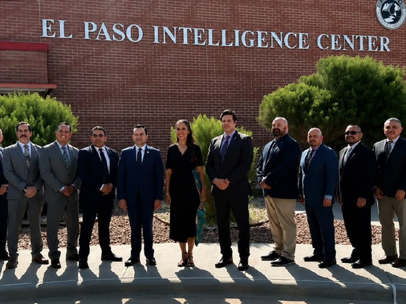 Gobernadora conoce centro de inteligencia de la DEA en El Paso, Texas