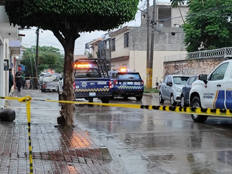 Asesinan a balazos a hombre en la calle tripulantes que iban en una moto en Irapuato