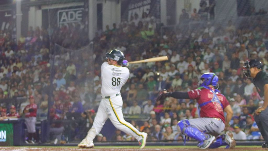 ¡Épica noche en León! El ‘Pony’ Quiroz viste de héroe a los Bravos y rompen sequía histórica