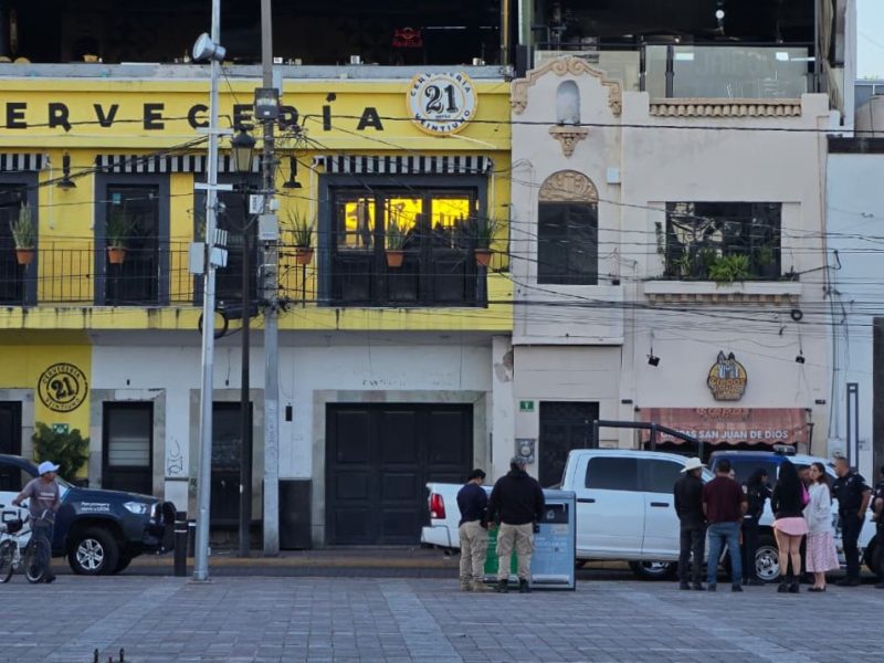 Magistrado murió tras ser golpeado en bar del centro de León; detienen a su cuñado