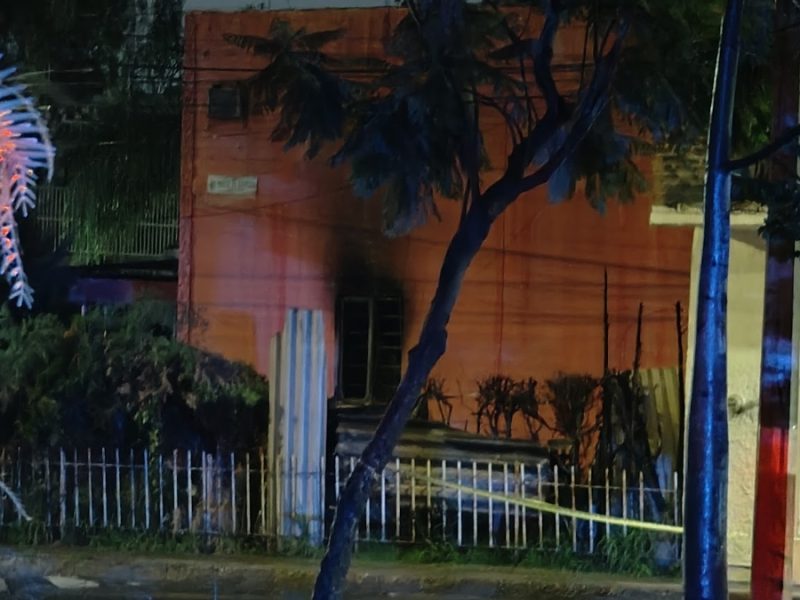 Incendian vivienda de mujer, sale corriendo, la alcanzan y la matan a balazos en León