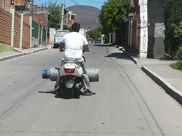Sin casco y sobrecarga: Persiste riesgo entre motociclistas del sur de Guanajuato