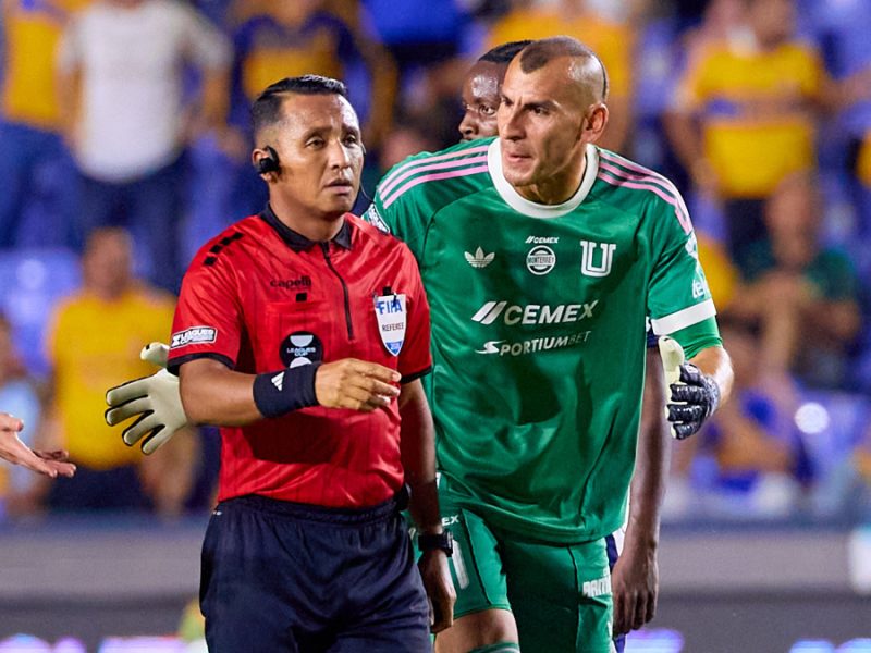 Nahuel Guzmán empuja a silbante Iván Barton y es expulsado en Leagues Cup