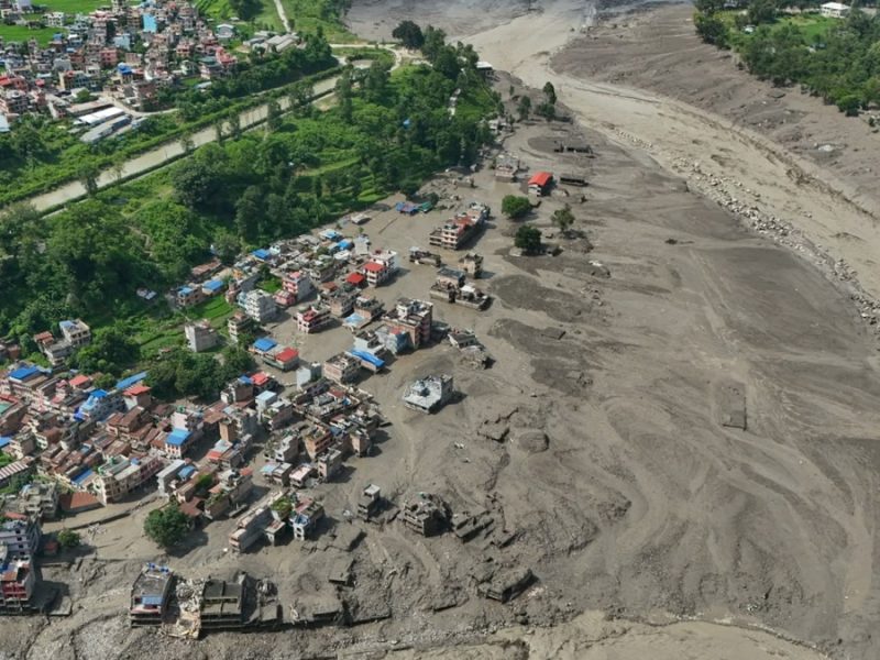Tragedia en Nepal: Repentina inundación deja casi 100 muertos y cientos de desaparecidos