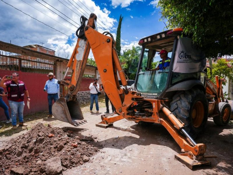 Acusa Celaya falta de anexos para licitar obras con deuda; Libia dice avanzan firmas