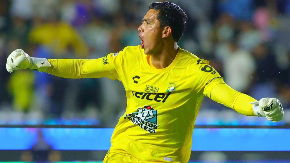 Oscar García celebra en la victoria del León sobre Pachuca. MexSport.
