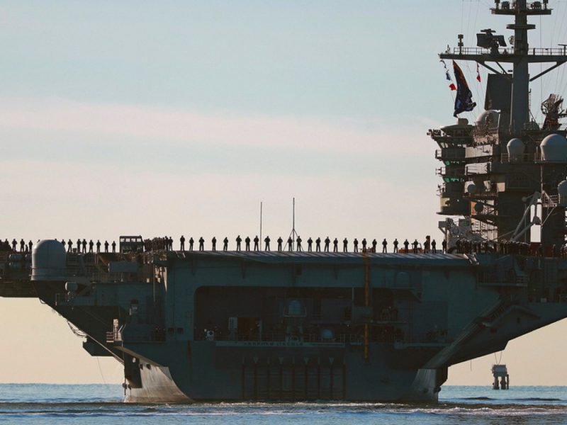 Manda EU otro portaaviones a Medio Oriente tras reportes de problemas de salud mental en otro barco