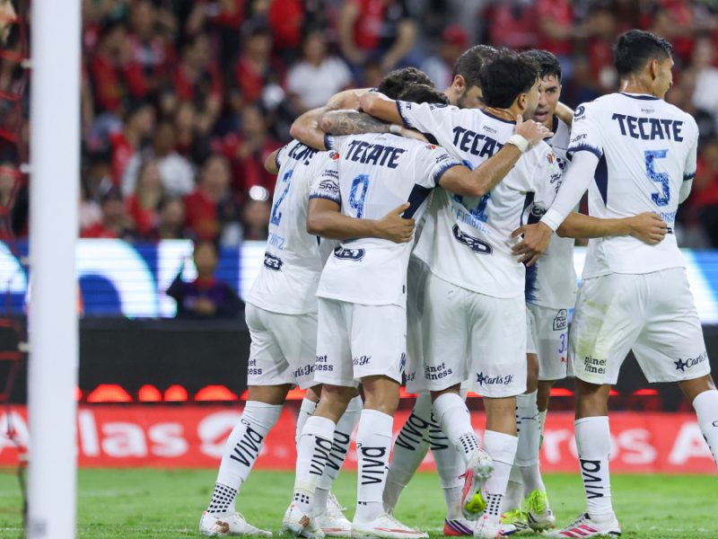 Rayados vence al Atlas en un partido que tuvo tres expulsados