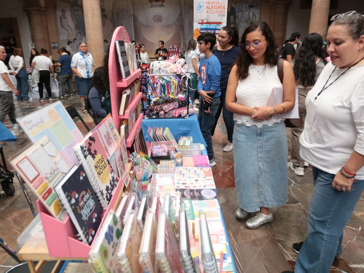 Impulsan a emprendedores de León en la feria “Regreso a clases con alegría”