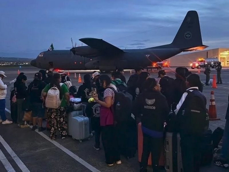 Repatria México a 36 connacionales de Colombia tras sismo; suman 273 muertos