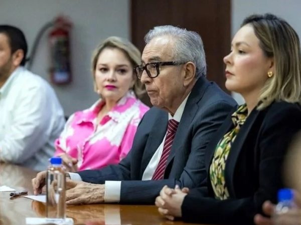 Duró un día en el cargo: Rubén Rocha Moya vuelve a pedir licencia como gobernador