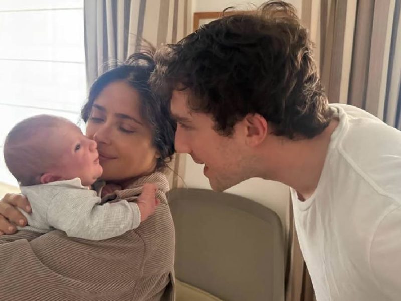 Salma Hayek presume que se convirtió en una sexy abuelita, a los 59 años