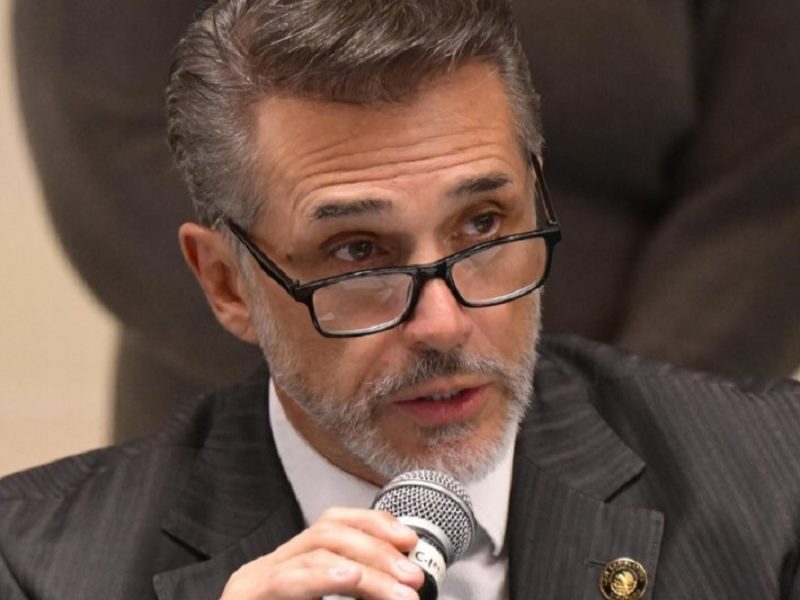 Sergio Mayer vuelve a pedir licencia como diputado ¿regresa a un reality?