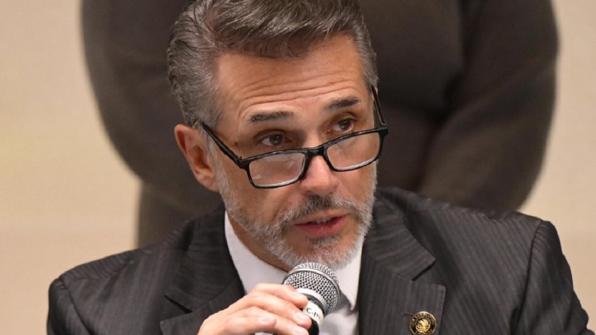 Sergio Mayer pide licencia deja su curul en el Congreso
