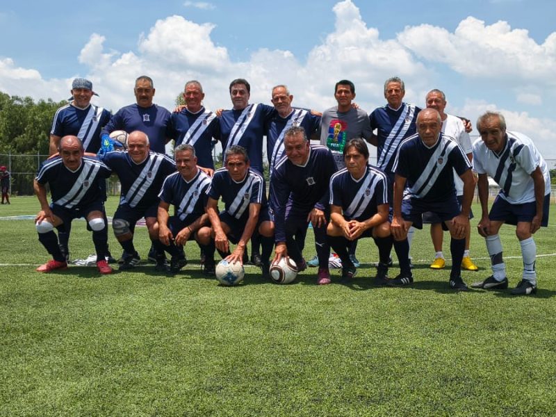 Leyendas del Unión de Curtidores celebran 98 aniversario con partido de futbol