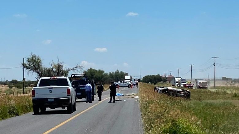 Volcadura en carretera San Felipe-Dolores Hidalgo