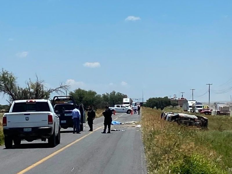 Tragedia en la San Felipe-Dolores Hidalgo: Mueren mujer y niña tras volcadura