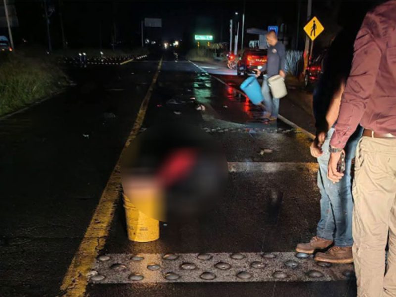 Atropellan y matan a ‘biker’ en carretera Abasolo-Pastor Ortiz; no ha sido identificado