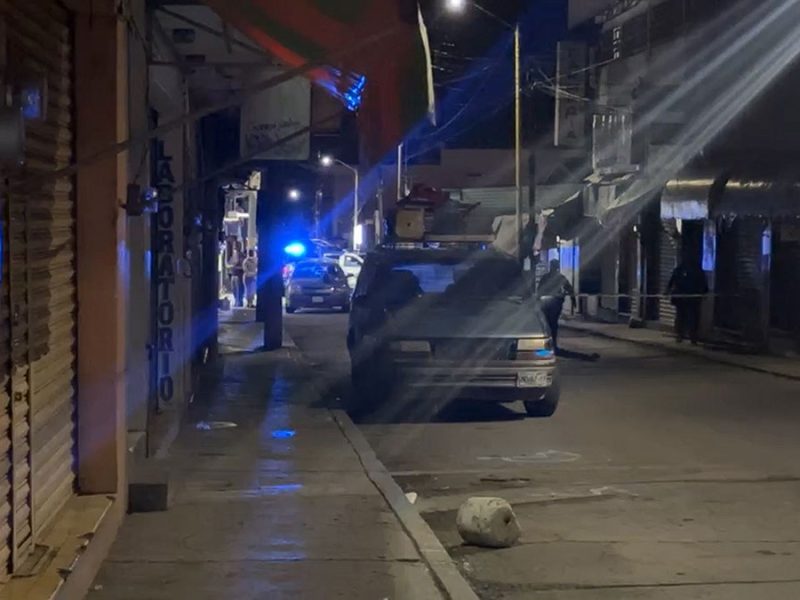 Balean a dos hombres en local del Centro de Acámbaro; uno muere y otro está grave