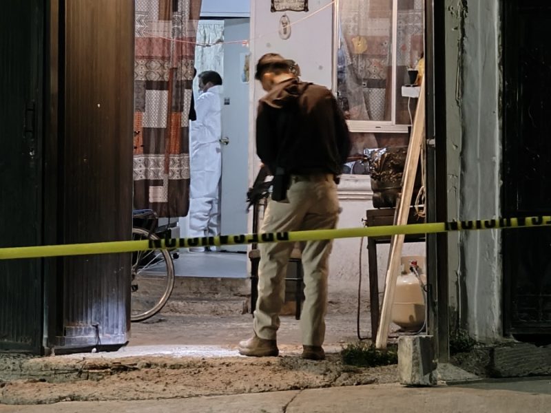 Sicario persigue a hombre hasta su cuarto para matarlo a balazos en Villas de San Nicolás II