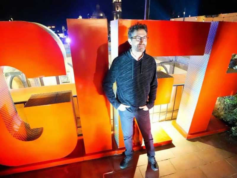 Benny Ibarra pasea por San Miguel de Allende y habla de Timbiriche y próxima gira de teatros