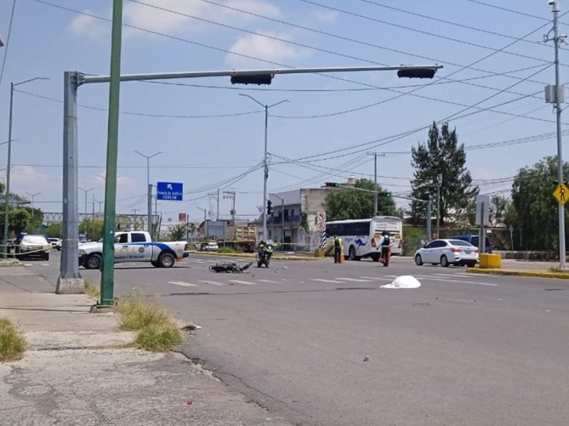 Celaya: Grúa atropella y mata a motociclista en avenida Lázaro Cárdenas