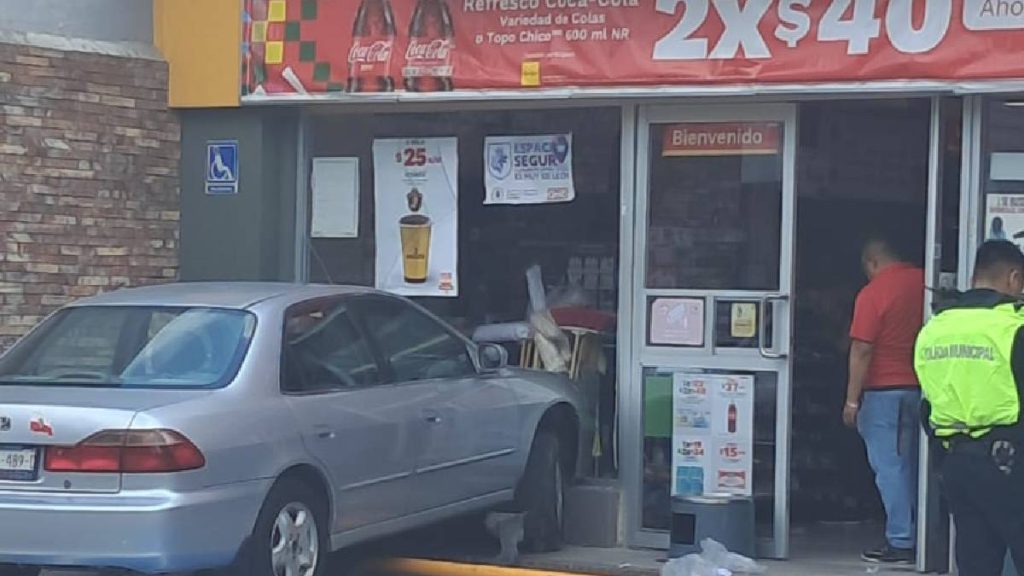 choques en Oxxo y farmacias