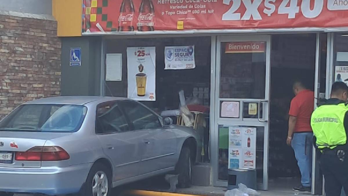 choques en Oxxo y farmacias