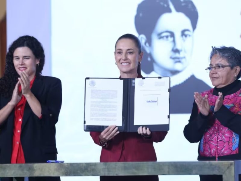Sheinbaum ordena abrir contratos de filiales de Pemex y CFE, ¿y la cena de la FIFA?