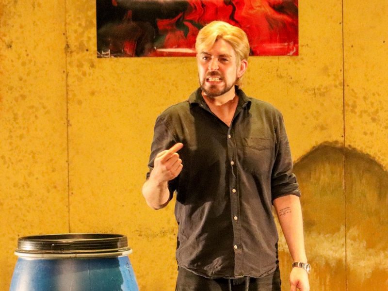 Dahmer aterroriza a León: Emmanuel Okaury convierte el Teatro Manuel Doblado en guarida de un monstruo