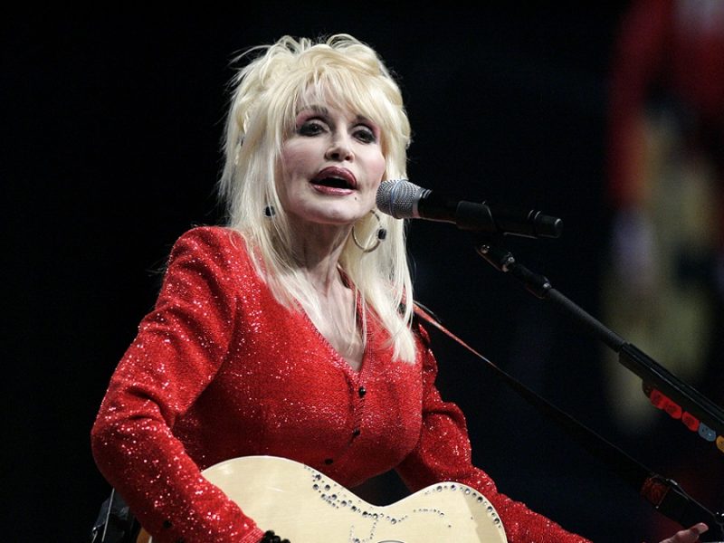 Muere Dolly Parton a los 80 años, actriz y estrella de la música country
