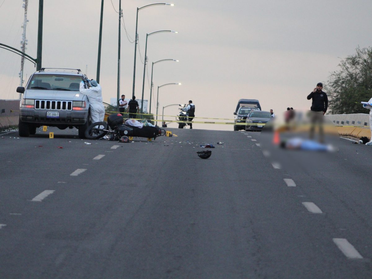 Choca familia en moto contra Jeep en Puente La Herradura: Muere Luisa; Esteban y bebé de ambos quedan graves