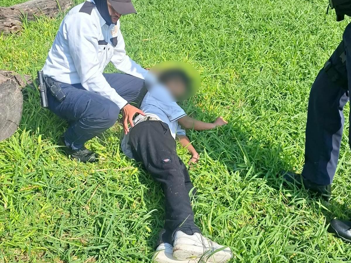 Cae estudiante 5 metros al río Laja tras evitar asalto en Celaya; pretendían robarle audífonos