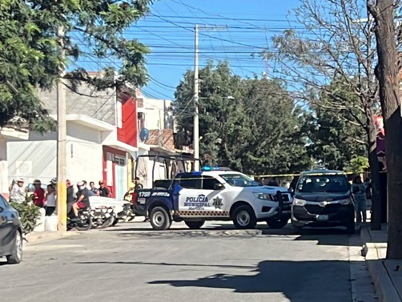 Pánico en Irapuato: Rafaguean fachada de estética y vecinos corren para buscar refugio