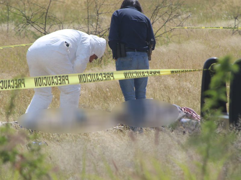 Irapuato: Abandonan cuerpos de un hombre y una mujer a un costado de la Zona Militar