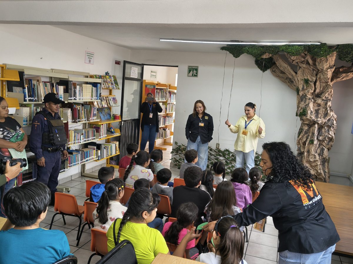 Ofrecen espacio de lectura para niños y padres en bibliotecas de Moroleón 